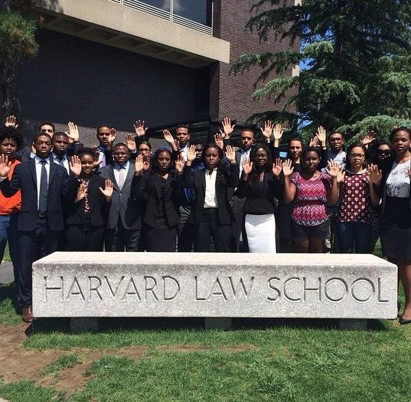 H μορφή διαμαρτυρίας που σαρώνει τις ΗΠΑ -Τι κάνουν οι Αμερικάνοι από πόλη σε πόλη στη μέση του δρόμου [εικόνες] | iefimerida.gr 3