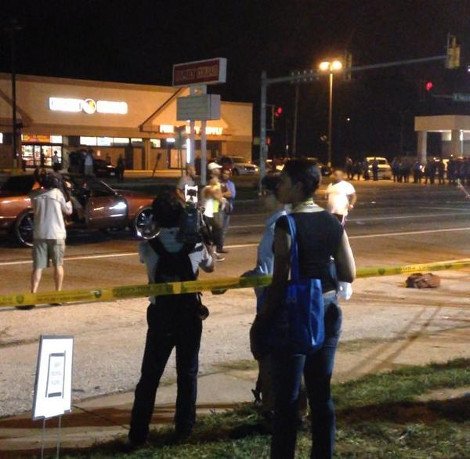 Καίγεται για 11η ημέρα το Φέργκιουσον στις ΗΠΑ: Δακρυγόνα και χημικά από την αστυνομία -Συνελήφθη φωτορεπόρτερ [βίντεο & εικόνες] | iefimerida.gr 5