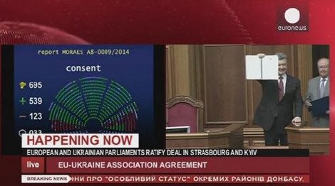 Επικυρώθηκε η συμφωνία σύνδεσης Ουκρανίας-ΕΕ: «Πληρώσαμε υψηλό τίμημα για να γίνουμε Ευρωπαίοι» είπε ο Ποροσένκο [εικόνες] | iefimerida.gr 2