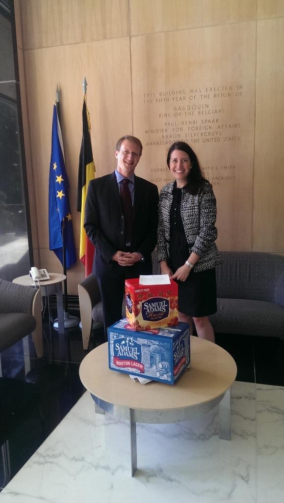 Ο Ομπάμα έστειλε μπύρες στην πρεσβεία του Βελγίου -Το στοίχημα που έχασε ο Αμερικανός πρόεδρος [εικόνες] | iefimerida.gr 1