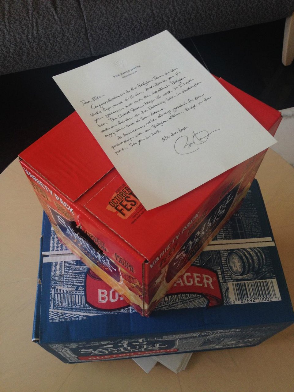 Ο Ομπάμα έστειλε μπύρες στην πρεσβεία του Βελγίου -Το στοίχημα που έχασε ο Αμερικανός πρόεδρος [εικόνες] | iefimerida.gr 0