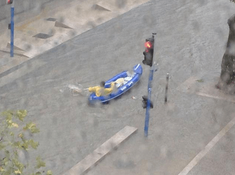 Κόκκινος συναγερμός από τις πλημμύρες στη νότια Γαλλία -4.000 άνθρωποι εγκατέλειψαν τις εστίες τους [εικόνες&βίντεο] | iefimerida.gr 4