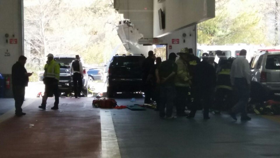 ΗΠΑ: Oχημα έπεσε πάνω σε πλήθος κοντά στη Βοστόνη - Τρεις νεκροί [εικόνες & βίντεο] | iefimerida.gr 1