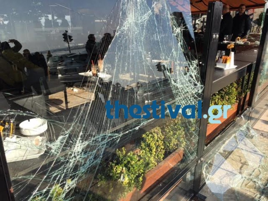Νέα επεισόδια στη Θεσσαλονίκη από οπαδούς της Σάλκε - Εσπασαν καφετέρια [εικόνα & βίντεο] | iefimerida.gr 0