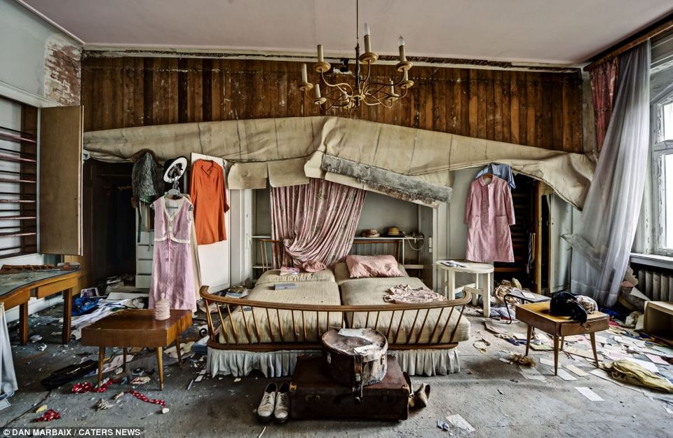 Όταν φεύγουν οι άνθρωποι – Εικόνες αστικής εγκατάλειψης από ένα φωτογράφο που τρυπώνει στα άδυτα των πόλεων [εικόνες] | iefimerida.gr 0