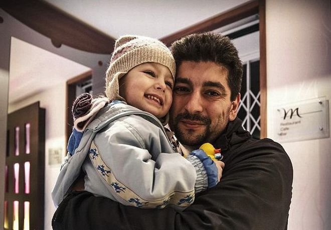 Προσέλαβε τις Ειδικές Δυνάμεις για να πάρει πίσω την κόρη του από την πρώην του [εικόνες] | iefimerida.gr 1