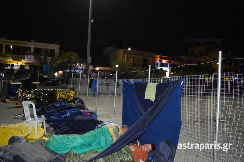 Απίστευτο: Χώρισαν με συρματοπλέγματα το λιμάνι της Χίου λόγω των προσφύγων [εικόνες & βίντεο] | iefimerida.gr 0