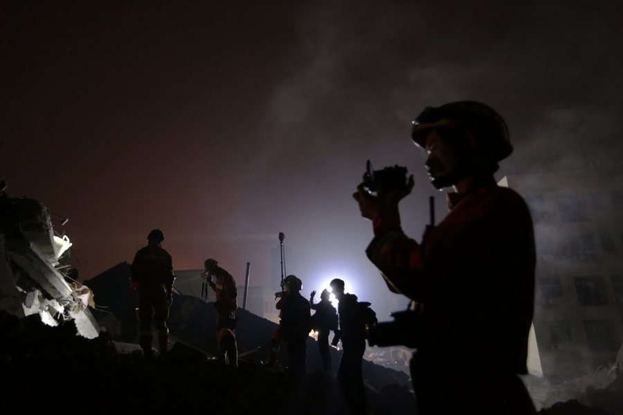 Τραγωδία στην Κίνα: Κατέρρευσε βιομηχανική λάσπη πάνω σε κτίρια -Τουλάχιστον 91 αγνοούμενοι [εικόνες] | iefimerida.gr 2