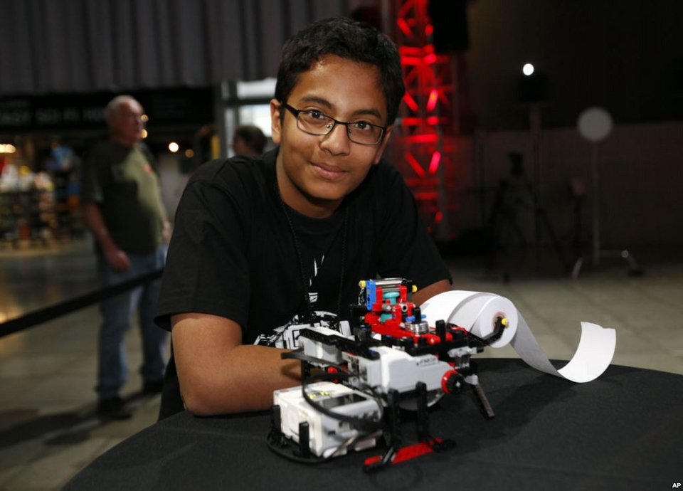 Ο νεότερος επιχειρηματίας στον κόσμο –Πώς ένας 13χρονος έφτιαξε εκτυπωτές για τυφλούς χρησιμοποιώντας Lego [εικόνες] | iefimerida.gr 3