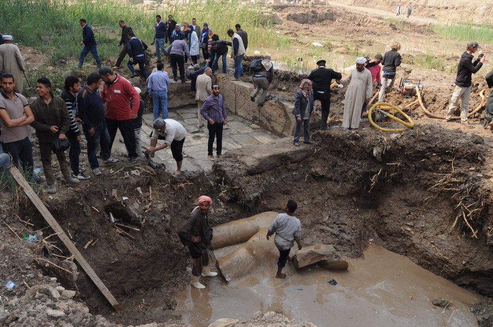 Αίγυπτος: Κολοσσιαίο άγαλμα πιθανότατα του Ραμσή Β΄ βρέθηκε σε  φτωχογειτονιά του Καΐρου [εικόνες] | iefimerida.gr 1