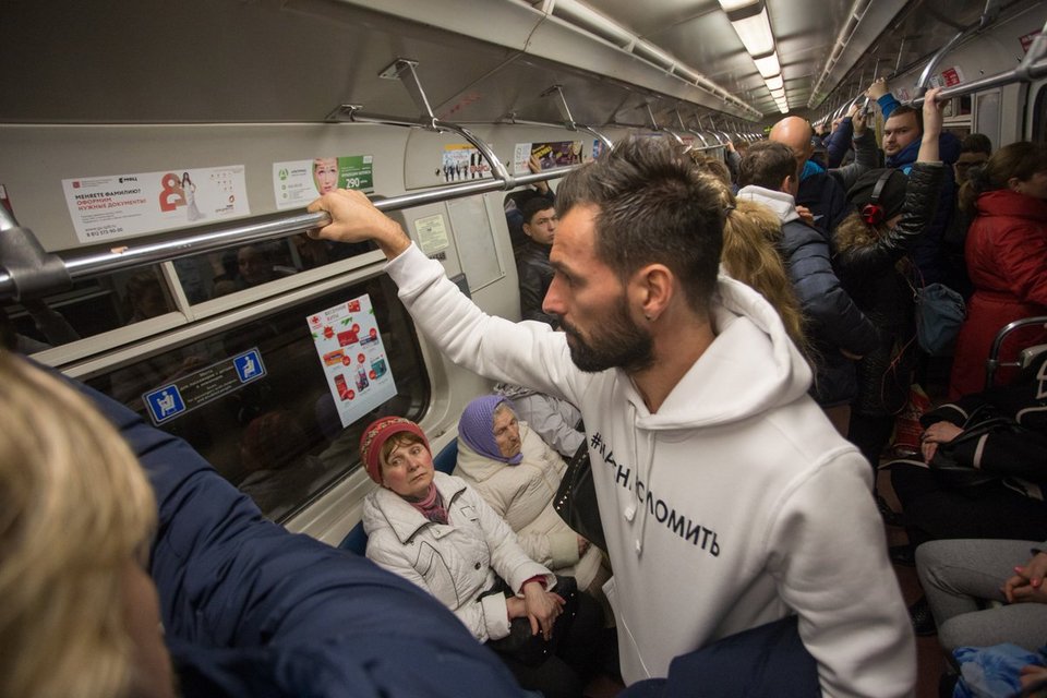 Η Ζενίτ τίμησε τους νεκρούς του μακελειού στην Αγία Πετρούπολη – Η ομάδα επιβιβάστηκε στο μετρό [εικόνες] | iefimerida.gr 1