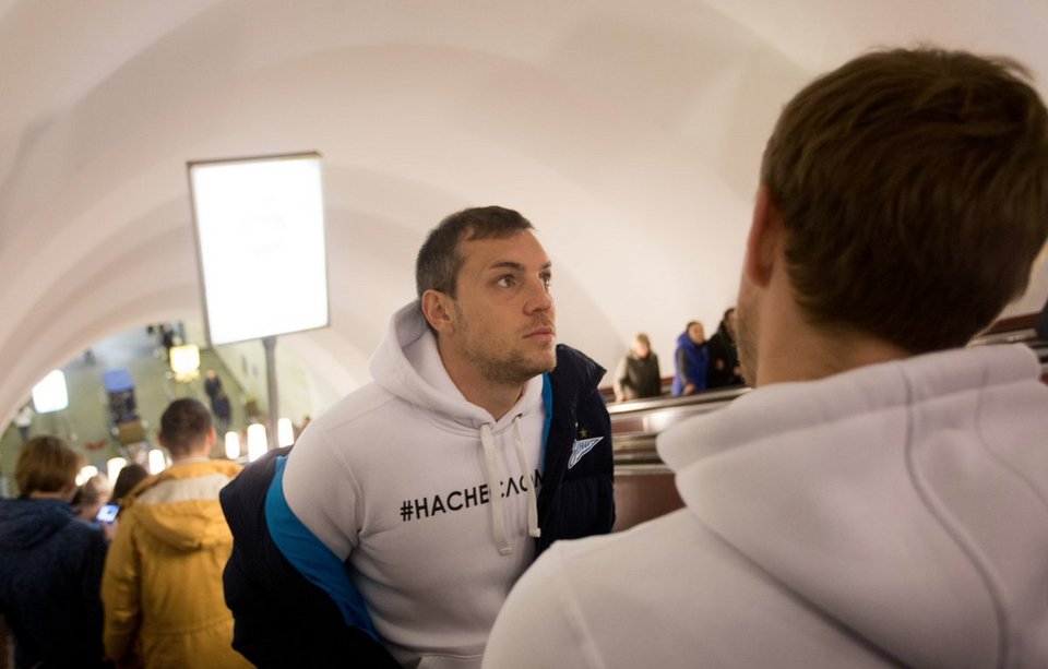 Η Ζενίτ τίμησε τους νεκρούς του μακελειού στην Αγία Πετρούπολη – Η ομάδα επιβιβάστηκε στο μετρό [εικόνες] | iefimerida.gr 0