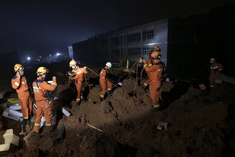 Τραγωδία στην Κίνα: Κατέρρευσε βιομηχανική λάσπη πάνω σε κτίρια -Τουλάχιστον 91 αγνοούμενοι [εικόνες] | iefimerida.gr 0