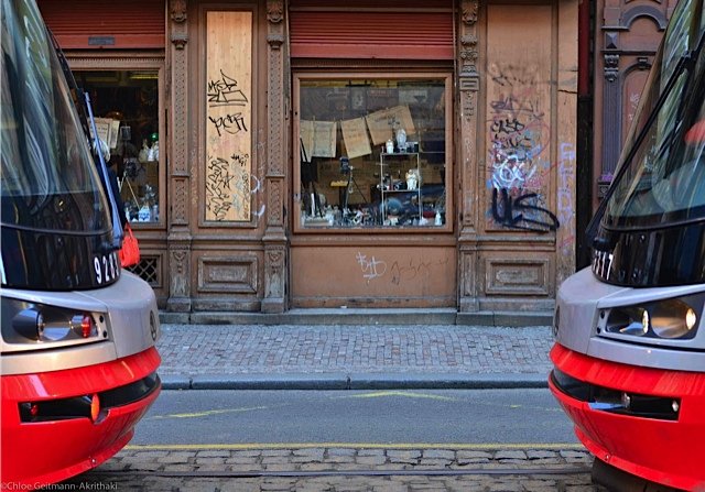 Η Χλόη Geitmann Ακριθάκη, κόρη του σπουδαίου εικαστικού, φωτογραφίζει την Πράγα [εικόνες] | iefimerida.gr 1