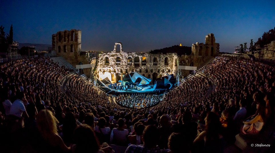 Αδικα σκοτωμένη, στη σκηνή του Ηρωδείου –Το χάος θριάμβευσε, η Αθήνα παραδόθηκε στον Βέρντι [εικόνες] | iefimerida.gr 2