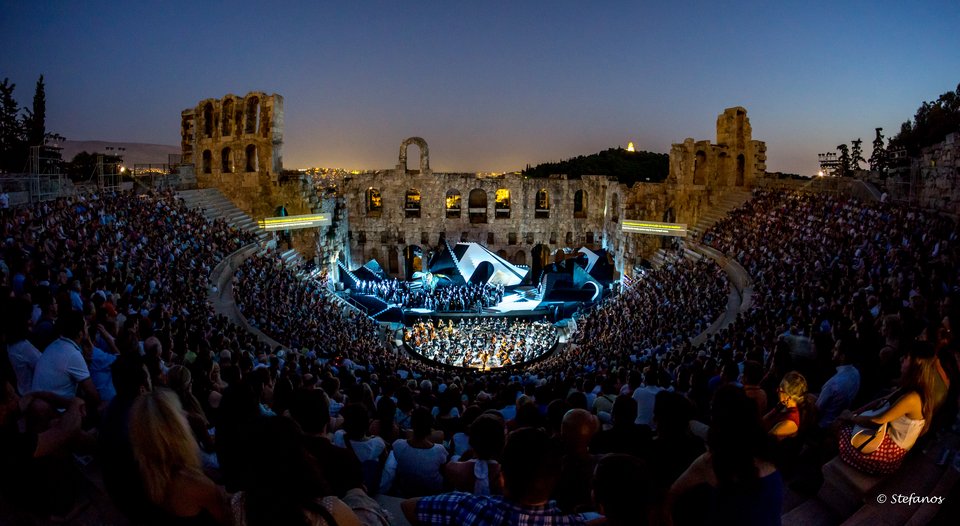 Αδικα σκοτωμένη, στη σκηνή του Ηρωδείου –Το χάος θριάμβευσε, η Αθήνα παραδόθηκε στον Βέρντι [εικόνες] | iefimerida.gr 4