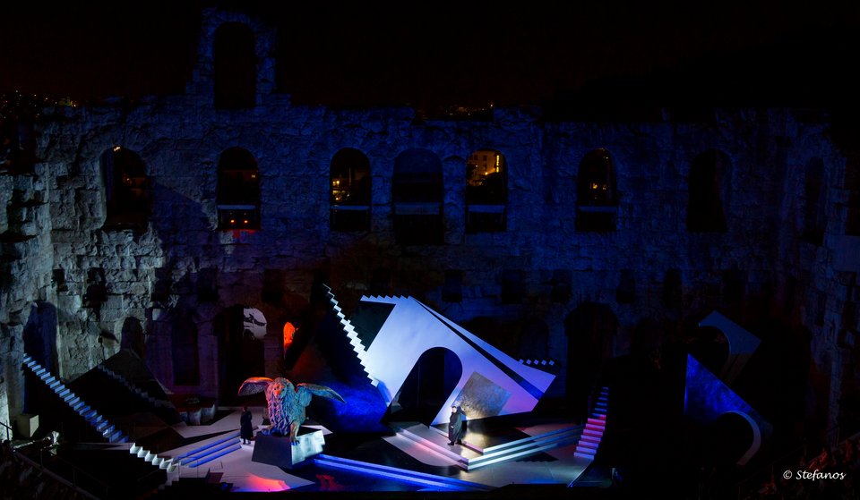 Αδικα σκοτωμένη, στη σκηνή του Ηρωδείου –Το χάος θριάμβευσε, η Αθήνα παραδόθηκε στον Βέρντι [εικόνες] | iefimerida.gr 3