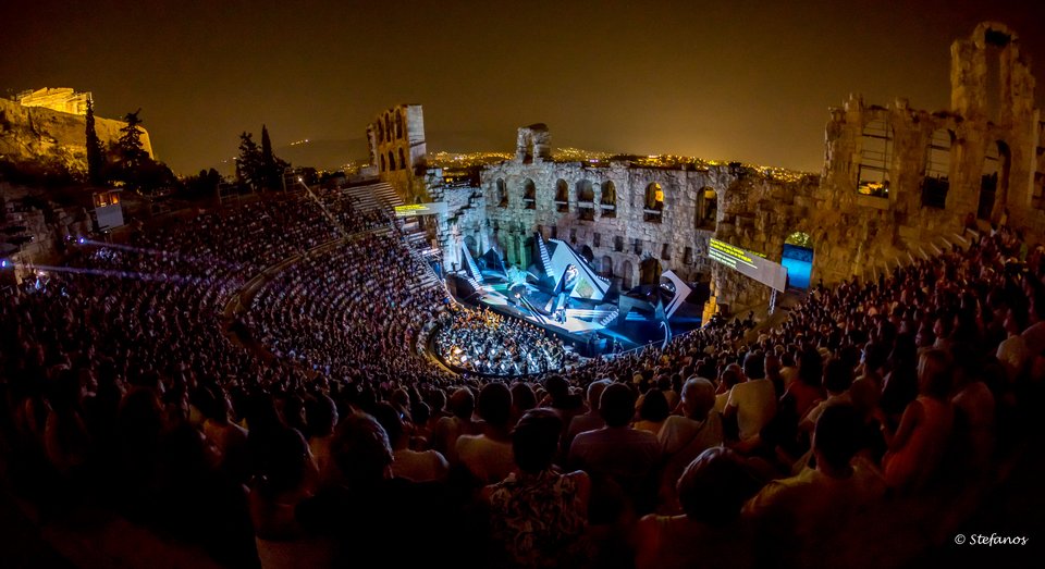 Αδικα σκοτωμένη, στη σκηνή του Ηρωδείου –Το χάος θριάμβευσε, η Αθήνα παραδόθηκε στον Βέρντι [εικόνες] | iefimerida.gr 0