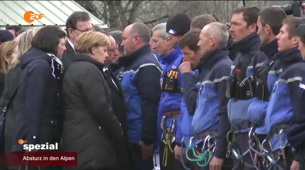 Ολάντ, Μέρκελ και Ραχόι στον τόπο του τρομακτικού δυστυχήματος στις Αλπεις [εικόνες] | iefimerida.gr 5