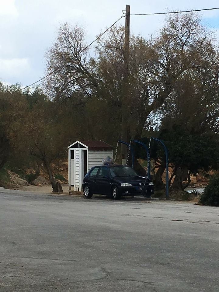 Κρητικός βρήκε απίστευτη πατέντα για να πλένει το αυτοκίνητό του εντελώς δωρεάν [εικόνες] | iefimerida.gr 0