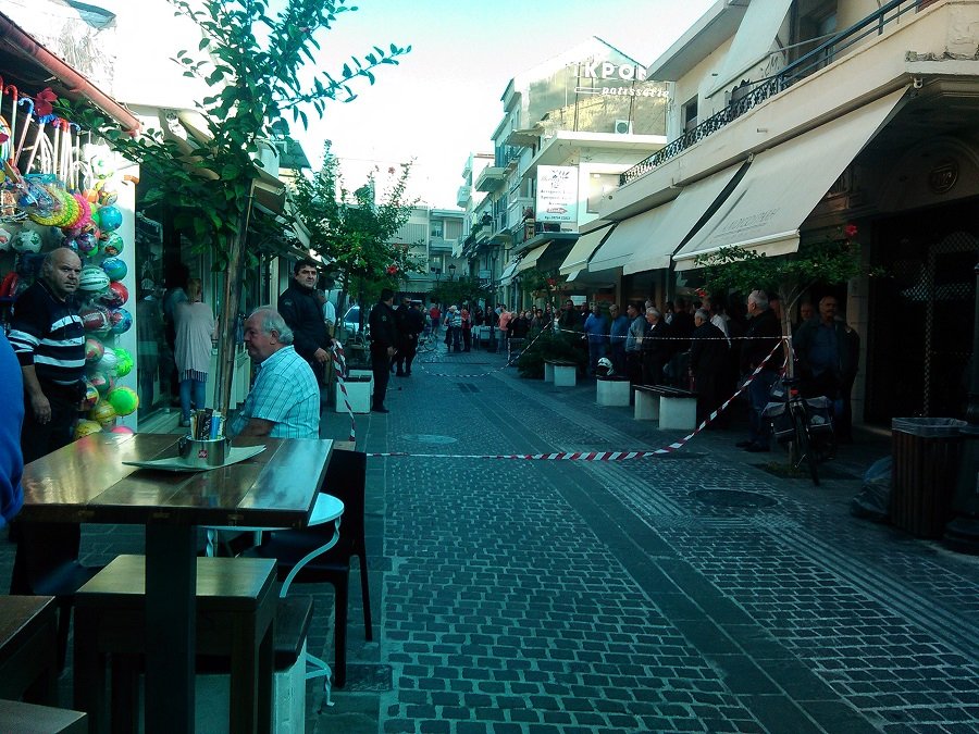 Χανιά: Πυροβόλησε τη γυναίκα του στο κέντρο της πόλης [εικόνες] | iefimerida.gr 0