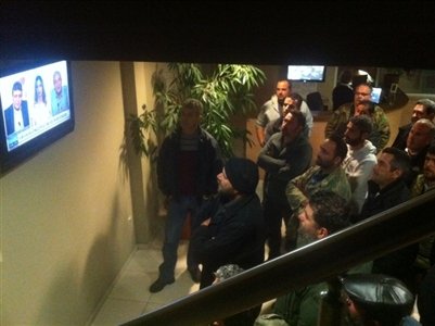 Ηράκλειο: Εξαγριωμενοι αγρότες προπηλάκισαν βουλευτή του ΣΥΡΙΖΑ [εικόνες] | iefimerida.gr 1