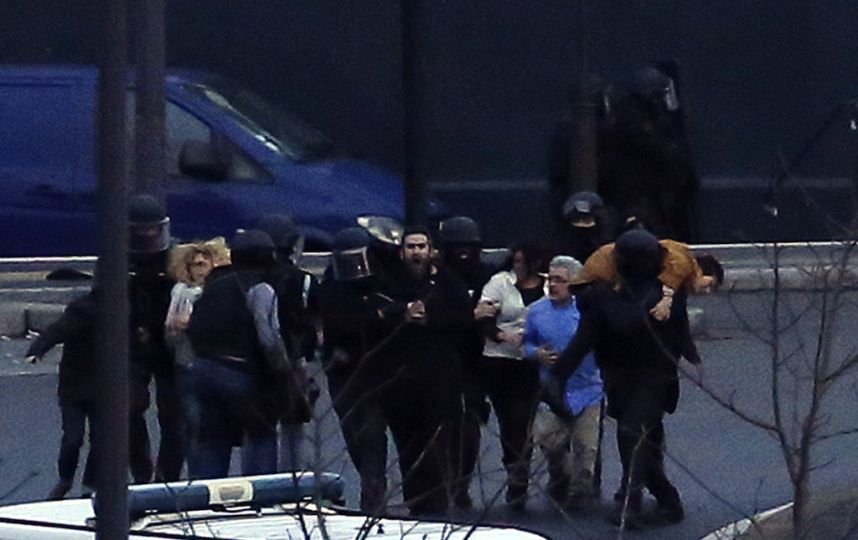 Τρέμουν οι Εβραίοι του Παρισιού μετά τη σφαγή στο εβραϊκό παντοπωλείο [εικόνες] | iefimerida.gr 3