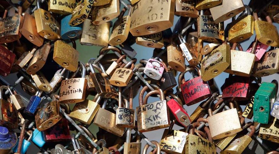 Παρίσι: Οι κλειδαριές του έρωτα θα πωληθούν σε δημοπρασία -Τιμές-έκπληξη [εικόνες] | iefimerida.gr 5