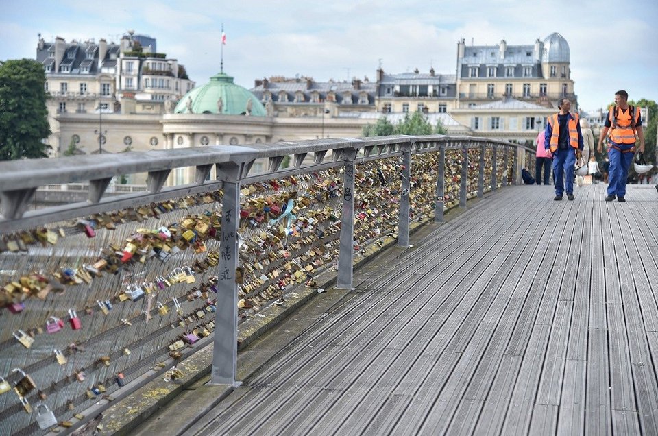 Παρίσι: Οι κλειδαριές του έρωτα θα πωληθούν σε δημοπρασία -Τιμές-έκπληξη [εικόνες] | iefimerida.gr 4