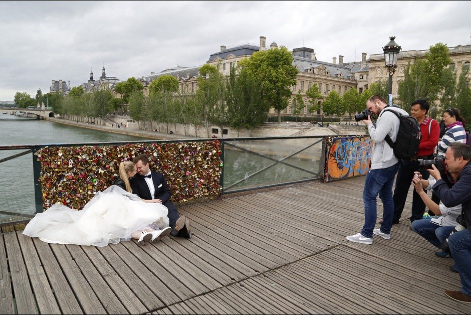 Oριστικά τέλος στις «κλειδαριές του έρωτα» -Το Παρίσι χάνει ένα σύμβολο [εικόνες] | iefimerida.gr 1