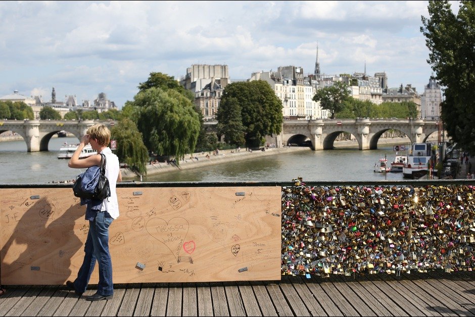 Oριστικά τέλος στις «κλειδαριές του έρωτα» -Το Παρίσι χάνει ένα σύμβολο [εικόνες] | iefimerida.gr 5