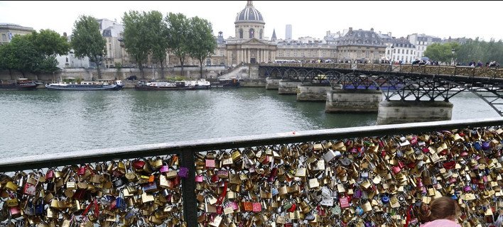 Oριστικά τέλος στις «κλειδαριές του έρωτα» -Το Παρίσι χάνει ένα σύμβολο [εικόνες] | iefimerida.gr 6