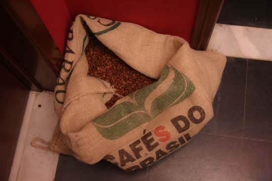 Η καφετέρια στη Λάρισα που πίνεις τον καφέ σου και σου λένε και το φλιτζάνι [εικόνες] | iefimerida.gr 5