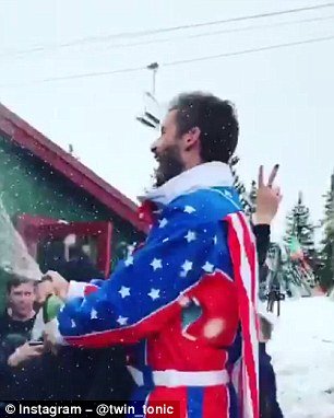 Η Μαλία Ομπάμα σε πάρτι με σαμπάνιες στο Ασπεν -Με γόνους και πρίγκιπες [εικόνες] | iefimerida.gr 4