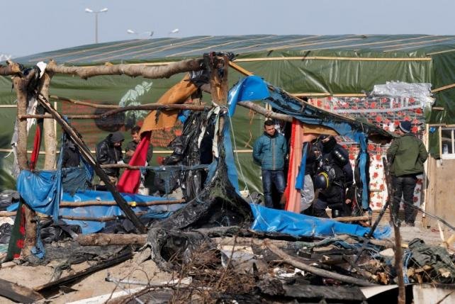 Εκκενώνουν τη «Ζούγκλα» του Καλαί -Σε λίγες ημέρες θα έχει αδειάσει ο μισός καταυλισμός [εικόνες] | iefimerida.gr 0
