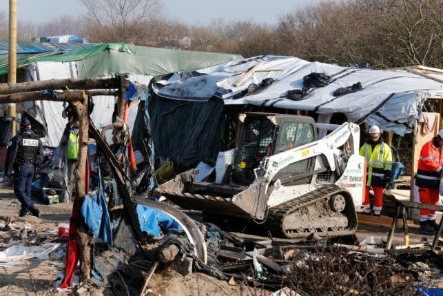 Εκκενώνουν τη «Ζούγκλα» του Καλαί -Σε λίγες ημέρες θα έχει αδειάσει ο μισός καταυλισμός [εικόνες] | iefimerida.gr 2