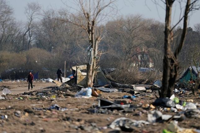 Εκκενώνουν τη «Ζούγκλα» του Καλαί -Σε λίγες ημέρες θα έχει αδειάσει ο μισός καταυλισμός [εικόνες] | iefimerida.gr 4