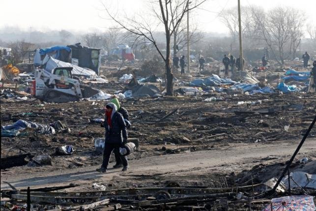 Εκκενώνουν τη «Ζούγκλα» του Καλαί -Σε λίγες ημέρες θα έχει αδειάσει ο μισός καταυλισμός [εικόνες] | iefimerida.gr 6