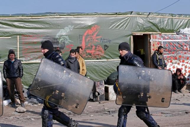 Εκκενώνουν τη «Ζούγκλα» του Καλαί -Σε λίγες ημέρες θα έχει αδειάσει ο μισός καταυλισμός [εικόνες] | iefimerida.gr 7