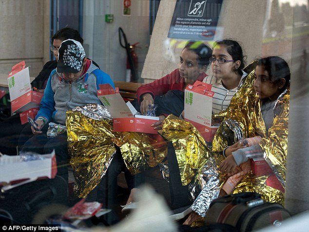 Γαλλία: Ταλαιπωρία για τους επιβάτες της Eurostar -Οι Αρχές αναζητούσαν μετανάστες στις σιδηροτροχιές | iefimerida.gr 2