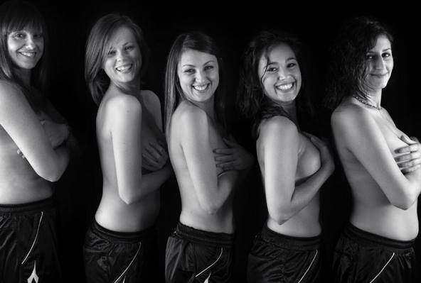 Τα σέξι κορίτσια με τη σφυρίχτρα -Γυναίκες διαιτητές γδύθηκαν και πόζαραν για ημερολόγιο [εικόνες] | iefimerida.gr 9