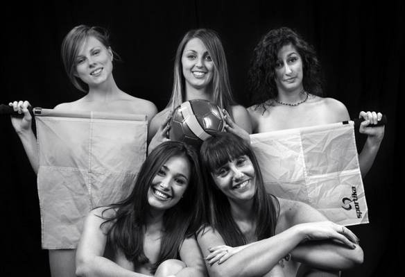 Τα σέξι κορίτσια με τη σφυρίχτρα -Γυναίκες διαιτητές γδύθηκαν και πόζαραν για ημερολόγιο [εικόνες] | iefimerida.gr 8