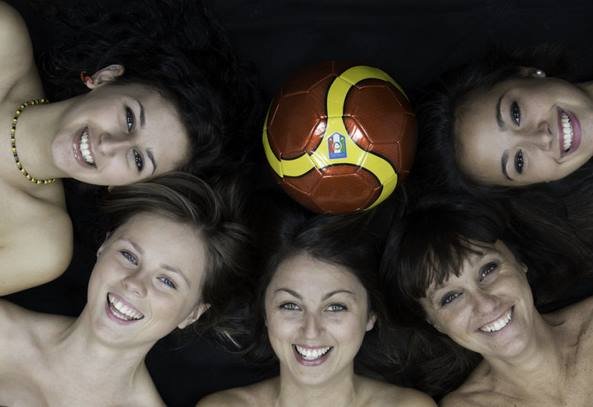 Τα σέξι κορίτσια με τη σφυρίχτρα -Γυναίκες διαιτητές γδύθηκαν και πόζαραν για ημερολόγιο [εικόνες] | iefimerida.gr 7