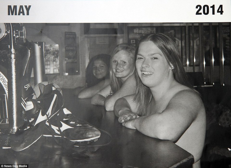 Το πιο κακόγουστο γυμνό ημερολόγιο μακράν – Κορίτσια του ράγκμπι φωτογραφίζονται γυμνά προκαλώντας γέλιο [εικόνες]  | iefimerida.gr 2