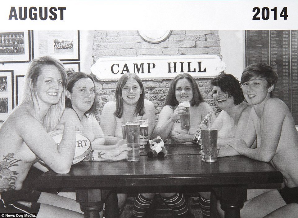 Το πιο κακόγουστο γυμνό ημερολόγιο μακράν – Κορίτσια του ράγκμπι φωτογραφίζονται γυμνά προκαλώντας γέλιο [εικόνες]  | iefimerida.gr 7