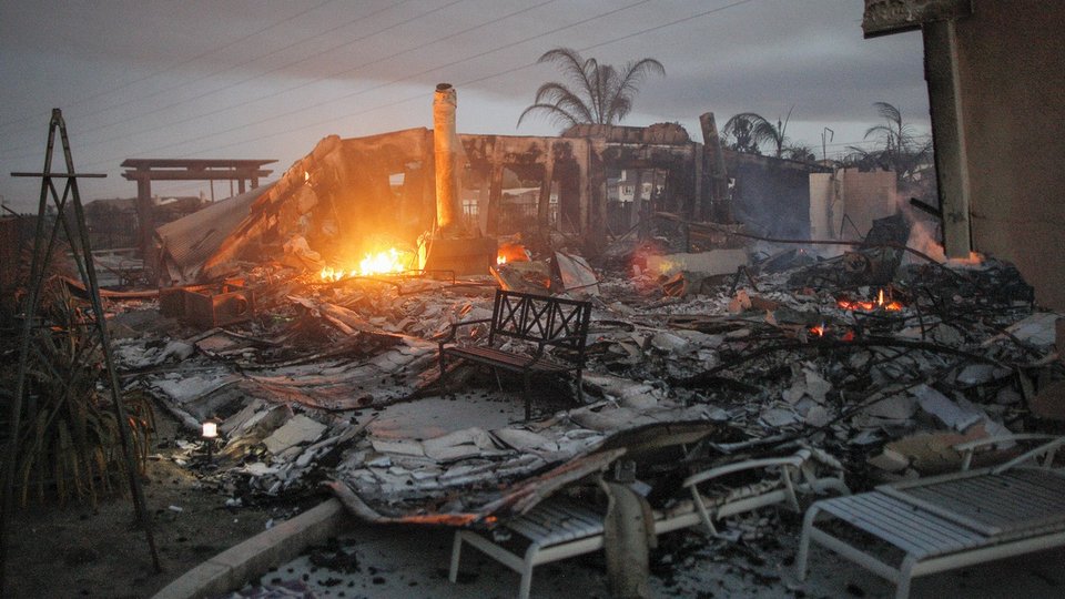 Συγκλονιστικές εικόνες από τον πύρινο εφιάλτη στην Καλιφόρνια -Ενας νεκρός, χιλιάδες άνθρωποι στον δρόμο [βίντεο] | iefimerida.gr 1