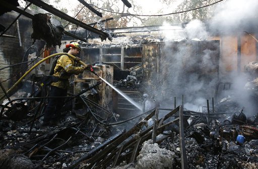 Φονικές φωτιές στην Καλιφόρνια: 15 νεκροί και 150 αγνοούμενοι [εικόνες & βίντεο] | iefimerida.gr 2