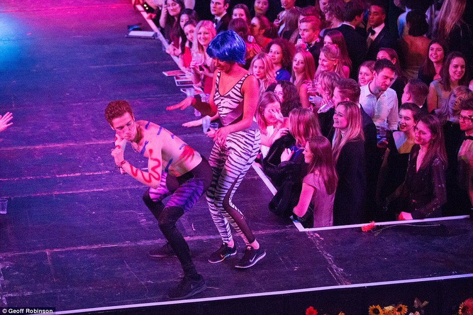 Οι πιο σέξι φοιτήτριες είναι στο Κέμπριτζ -Κάνουν τα μοντέλα και προκαλούν [εικόνες] | iefimerida.gr 9