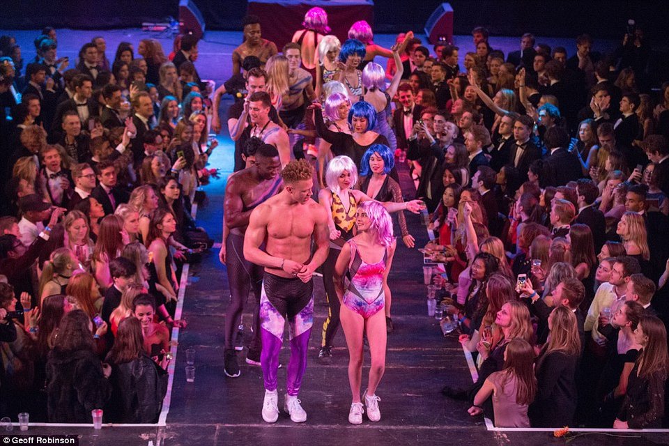 Οι πιο σέξι φοιτήτριες είναι στο Κέμπριτζ -Κάνουν τα μοντέλα και προκαλούν [εικόνες] | iefimerida.gr 5