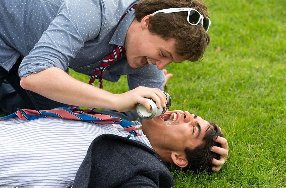 Στριπτίζ και μεθύσι δίχως όρια-Οταν οι φοιτητές του Κέμπριτζ αρχίζουν τις τρέλες [εικόνες] | iefimerida.gr 1